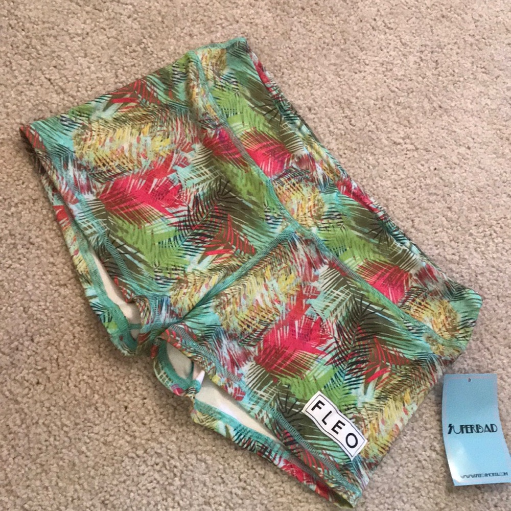 FLEO size M NWT